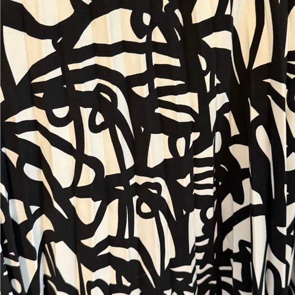 J.Crew Abstract Brushstroke Pleated Skirt | Black/White | | Size 12 - Picture 4 of 5